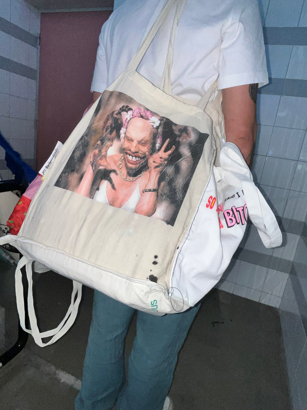 tote aphex eat strawberries