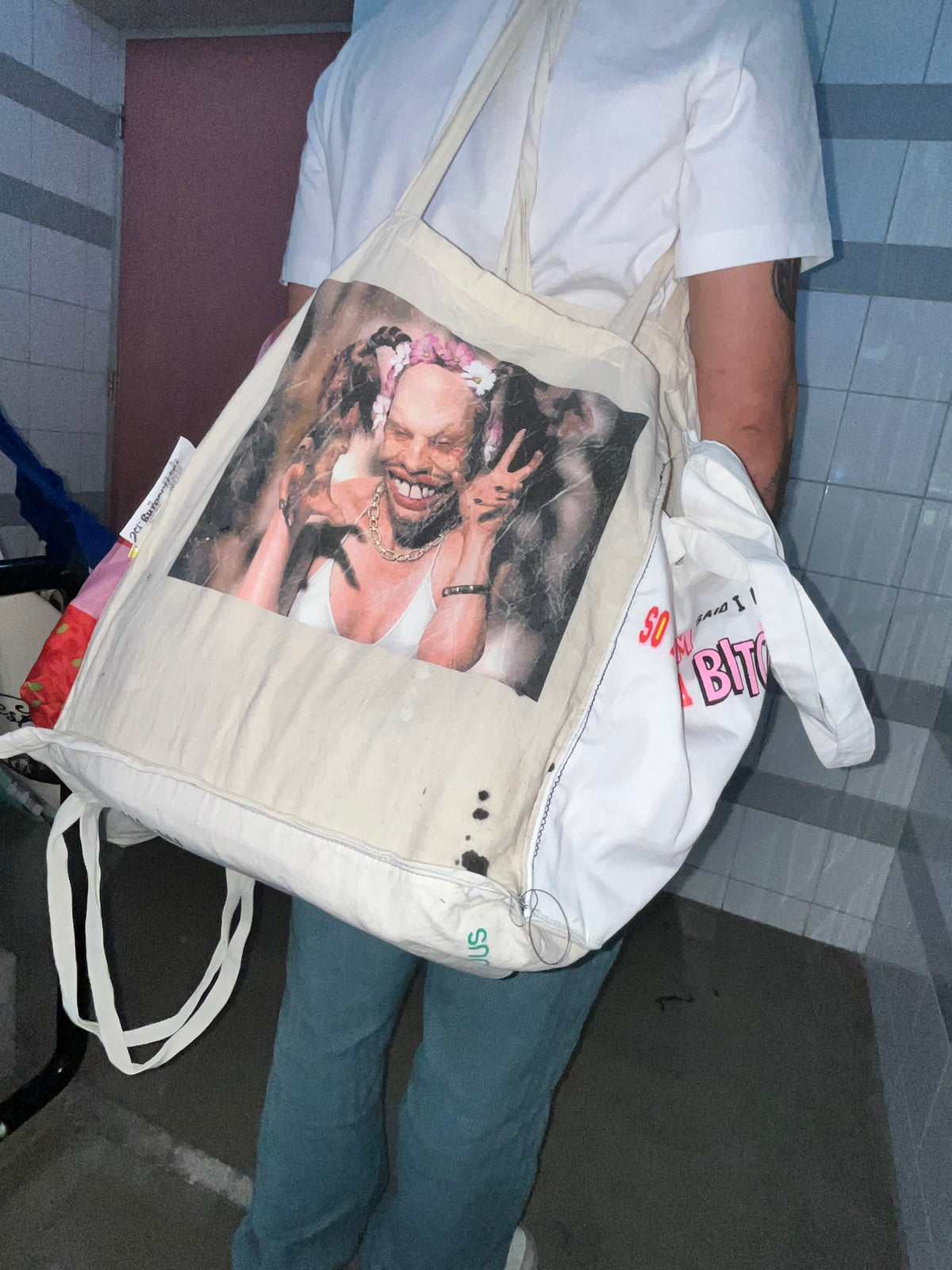 tote aphex eat strawberries