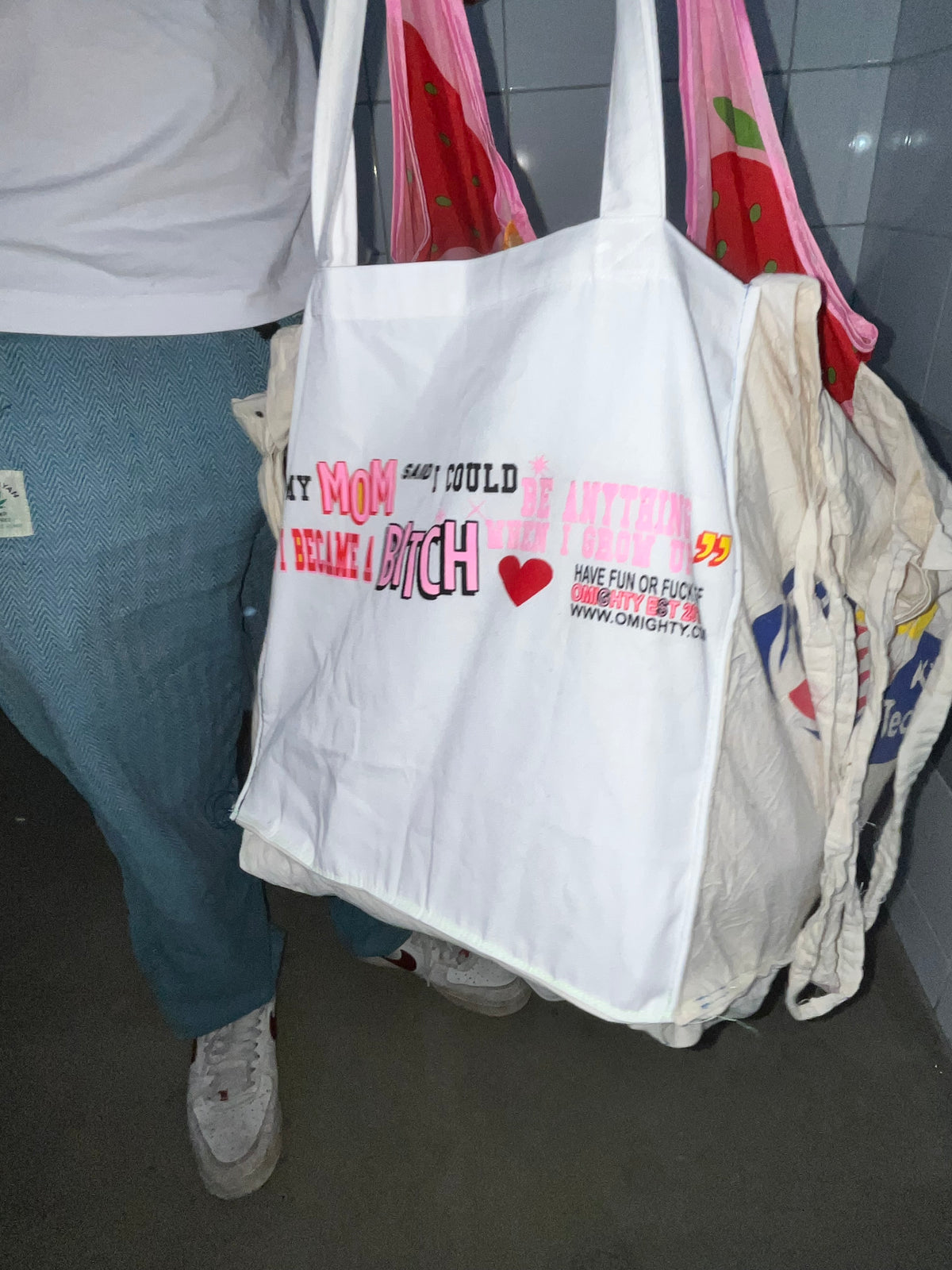 tote aphex eat strawberries