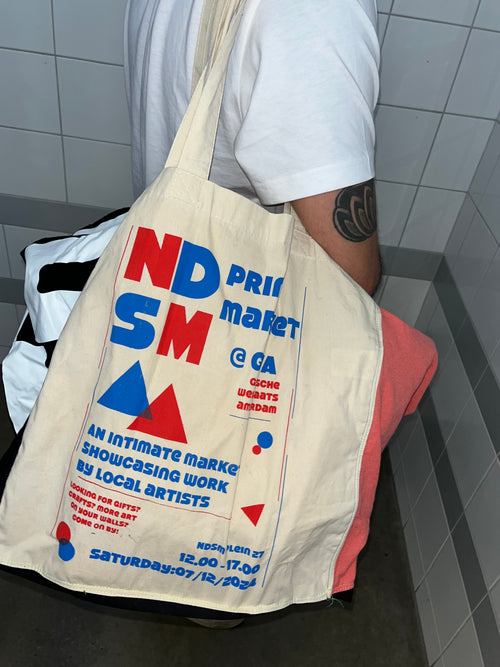 6xl tote staan naast je