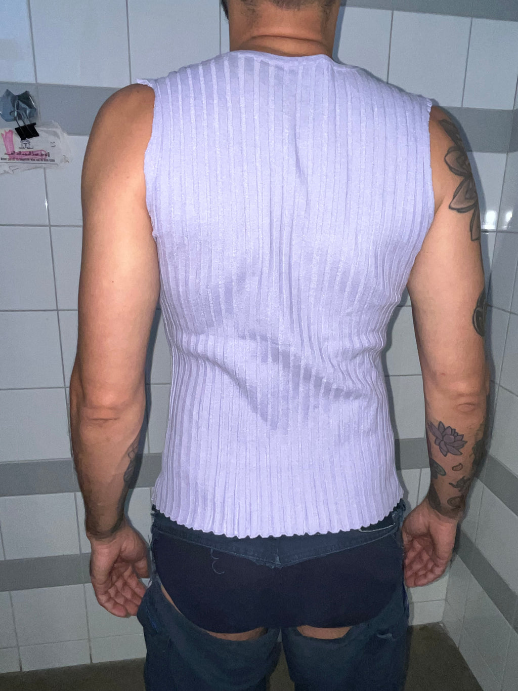 sleeve-less-mouth