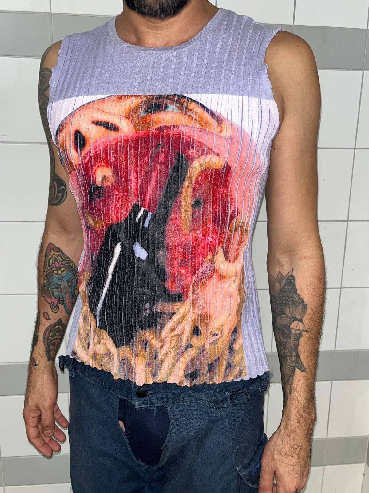 sleeve-less-mouth