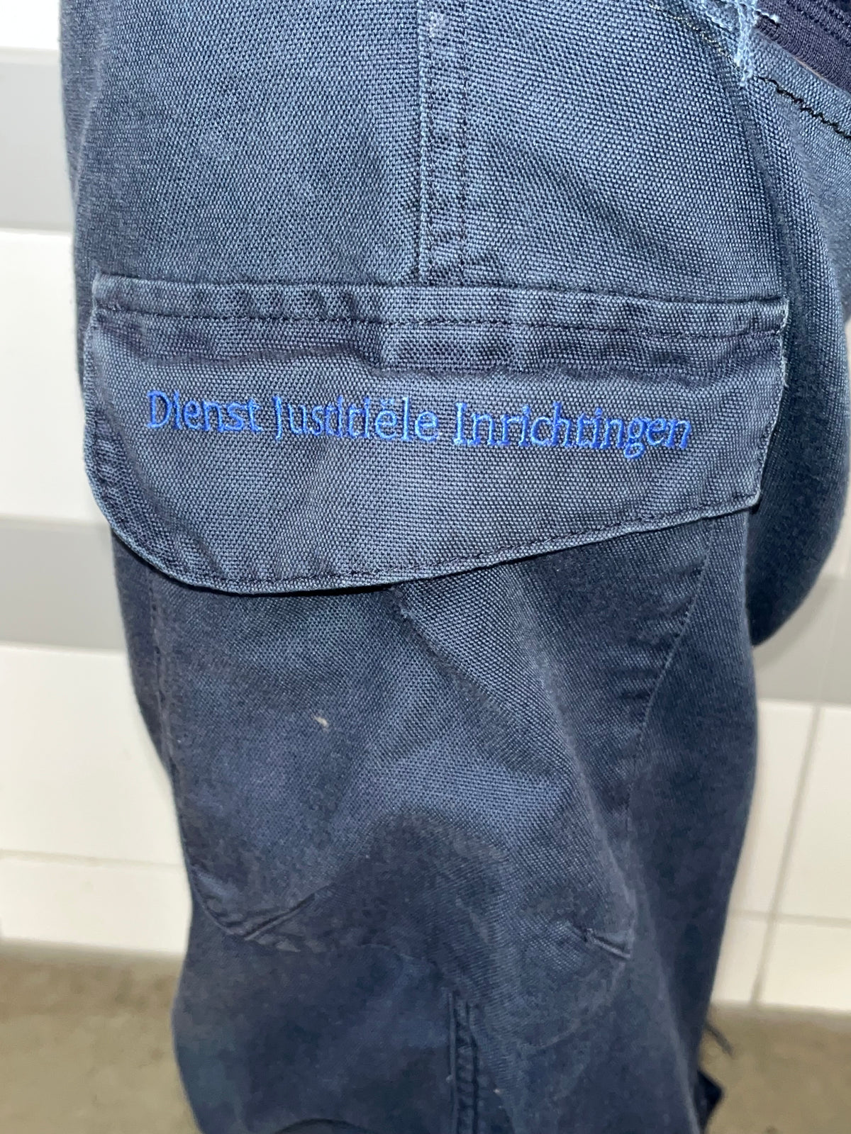 open-trousers