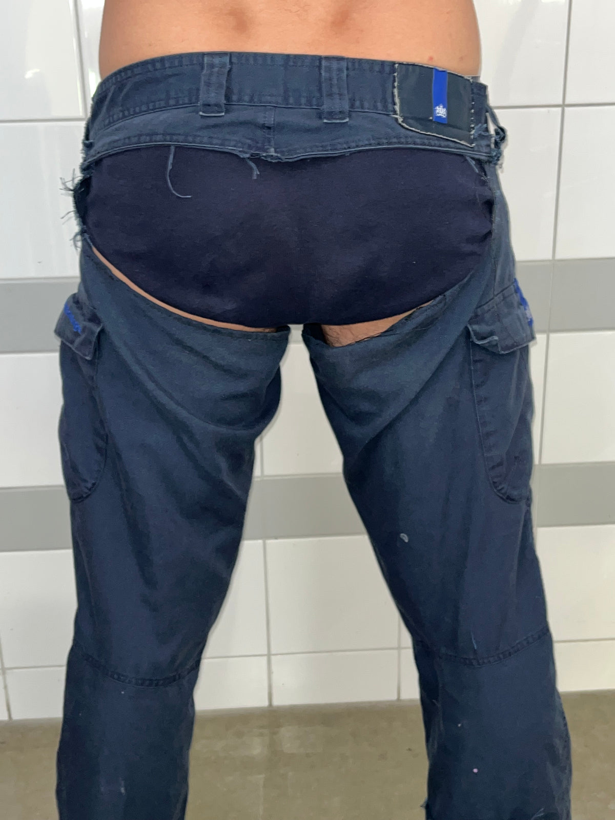 open-trousers